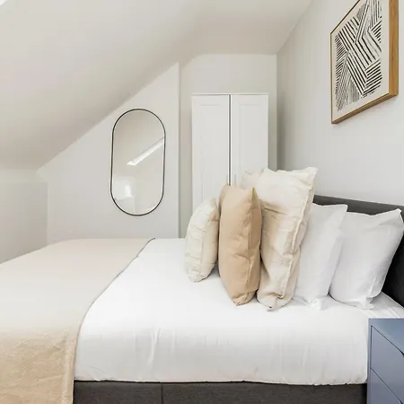 The Acton Luxury Flat *