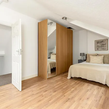 The Acton Luxury Flat