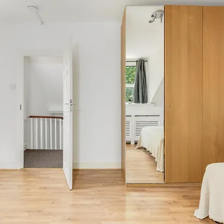 Apartment The Acton Luxury Flat