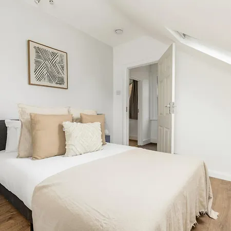 The Acton Luxury Flat Apartment
