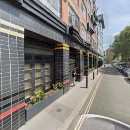 Apartment Spacious 3-bed In London