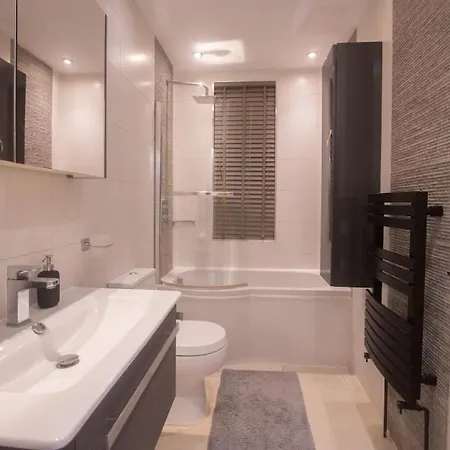 Oikoshomes Three Bedroom Flat In شقة لندن