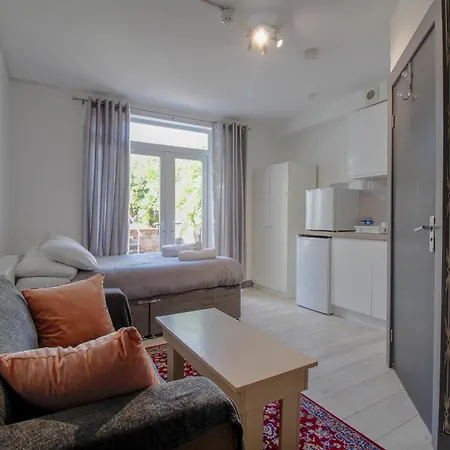 Double Modern Studio