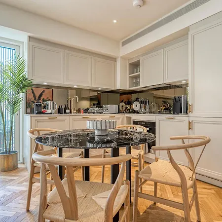 Luxury Flats Near Big Ben And Eye * London