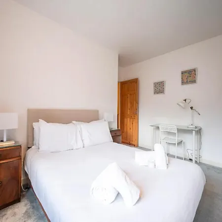 Pass The Keys Spacious 2bed Flat Camberwell * London