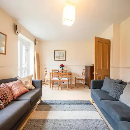 Pass The Keys Spacious 2bed Flat Camberwell *