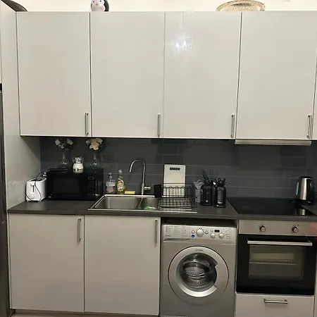Apartment Acton High Street London