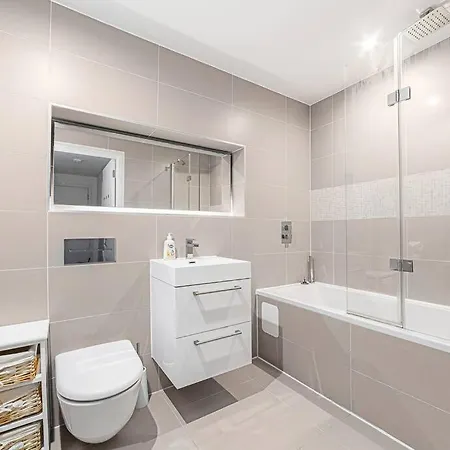 Charming & Large 1-bedroom In The Heart Of *