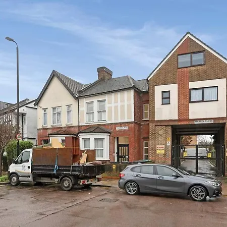 Stunning 1-bed Flat In 20 Mins From Apartmán *