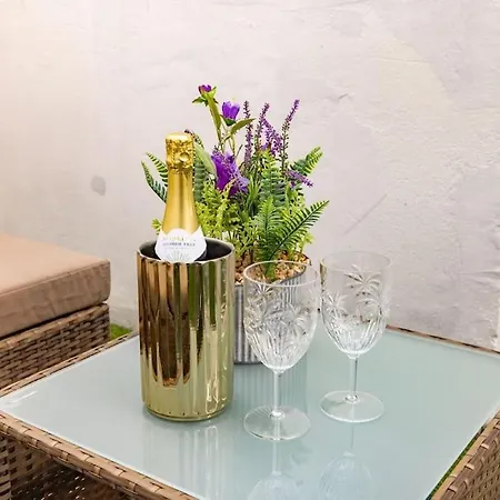 Apartment Wild Roses Serviced - Borough London