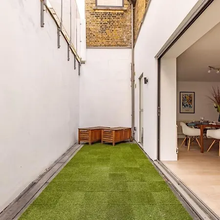 Wild Roses Serviced - Borough * London