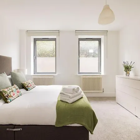 Wild Roses Serviced - Borough London