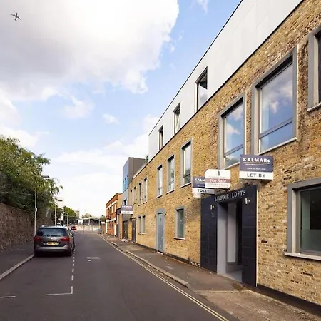 Wild Roses Serviced - Borough * London