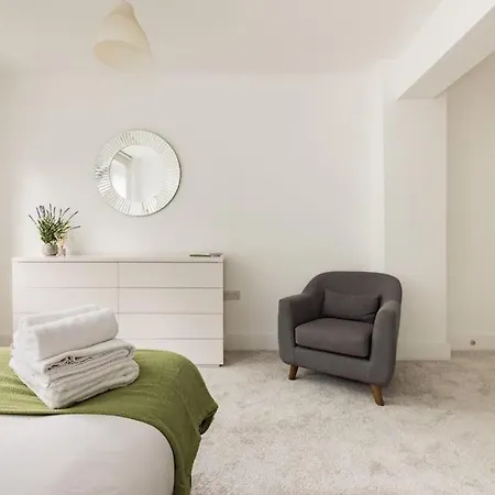 Wild Roses Serviced - Borough * London