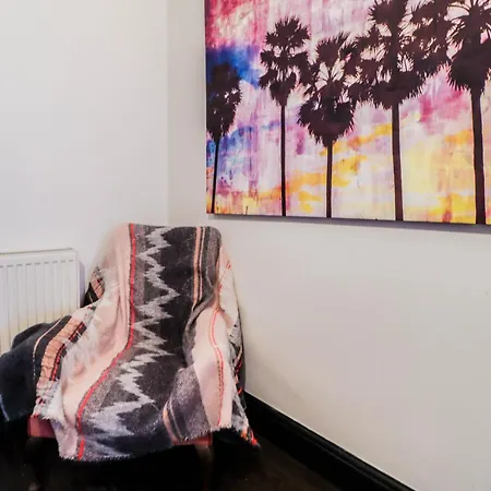 Chic 3-bedroom Family Retreat In Stratford, Fast Internet And Near Shops *