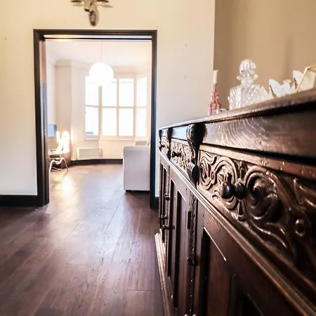 Chic 3-bedroom Family Retreat In Stratford, Fast Internet And Near Shops Holiday home *