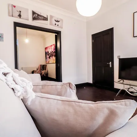 Holiday home Chic 3-bedroom Family Retreat In Stratford, Fast Internet And Near Shops