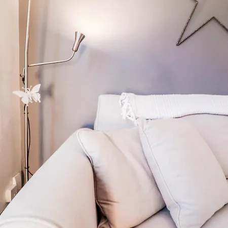 Holiday home Chic 3-bedroom Family Retreat In Stratford, Fast Internet And Near Shops London