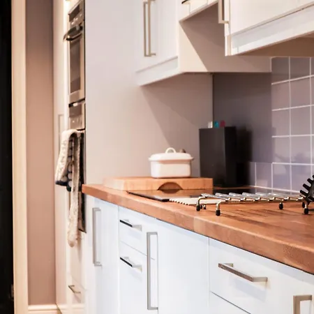 Holiday home Chic 3-bedroom Family Retreat In Stratford, Fast Internet And Near Shops *