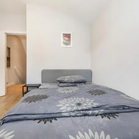 Spacious Near Hammersmith Staion *