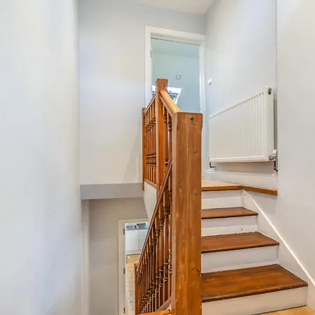 Spacious Near Hammersmith Staion *