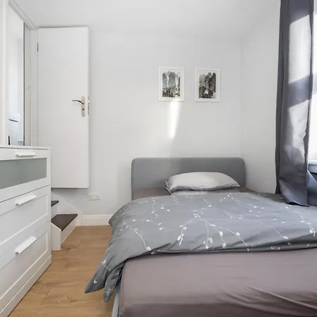 Spacious Near Hammersmith Staion