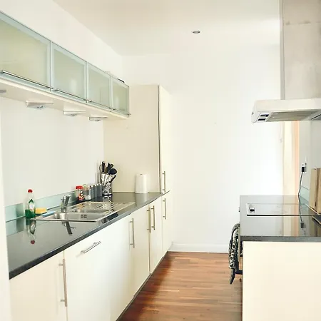 2 Bedroom Discovery Dock London