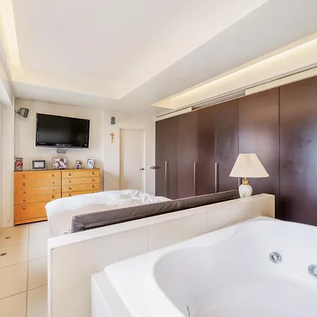 Beautiful 1 Bed On The River London