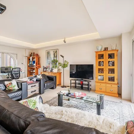 Beautiful 1 Bed On The River * London