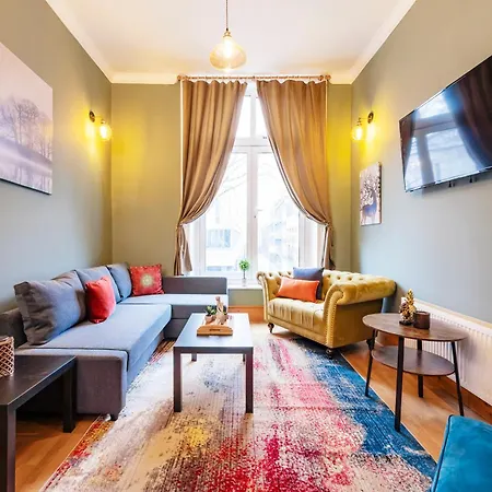 2 Bedroom In Center Of *