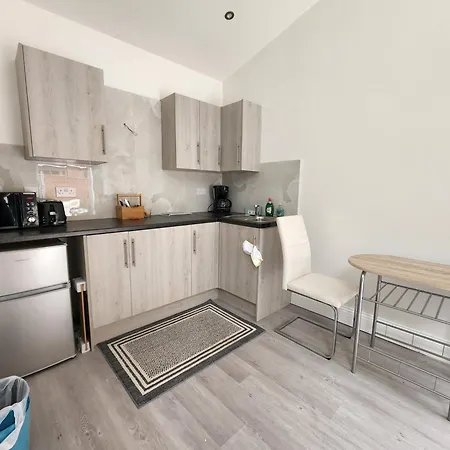 Town Centre Apartment *
