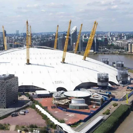 Canary Wharf Skyline Sanctuary *