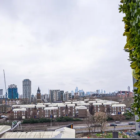 Canary Wharf Skyline Sanctuary