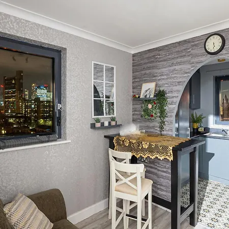 Canary Wharf Skyline Sanctuary Apartment *