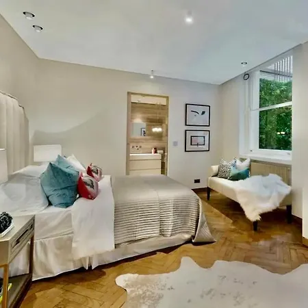 Quiet Luxury Escape For 6 In Covent Garden *