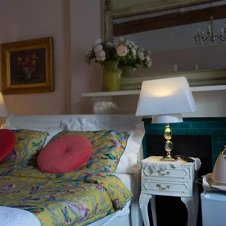 Bed & Breakfast Juliette's London
