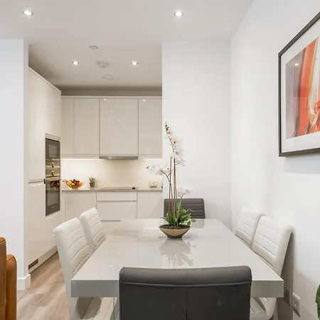 Madika Homes - Corporate 2 Bed 2 Bath Near Colindale Station London Edgware