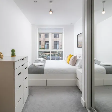 Madika Homes - Corporate 2 Bed 2 Bath Near Colindale Station London