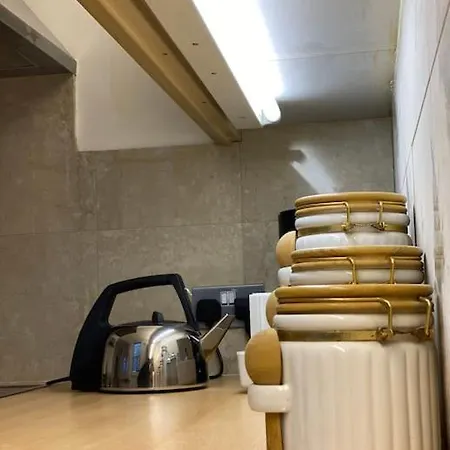Spacious Flat In The Desirable Area Of Londra