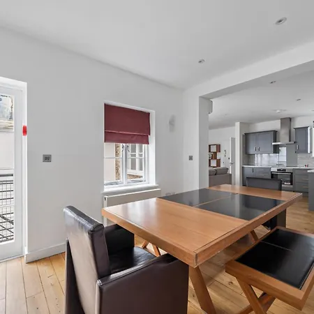 Stunning 2 Bed 2 Bath With Air Con + Garden Apartamento
