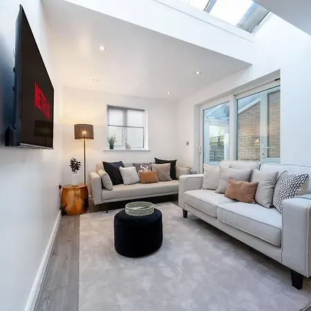 4 Beds - Tooting - 20 Min To - Free Parking Holiday home London