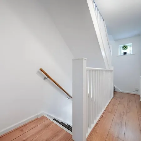 4 Beds - Tooting - 20 Min To - Free Parking