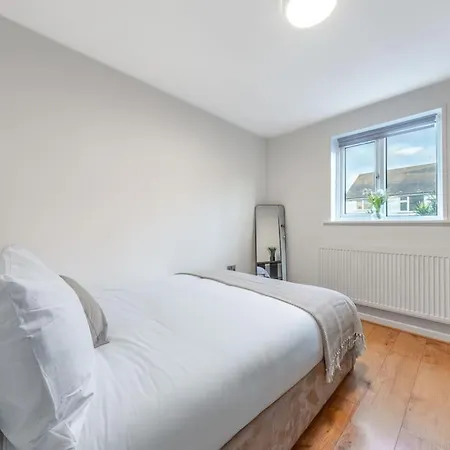 Holiday home 4 Beds - Tooting - 20 Min To - Free Parking