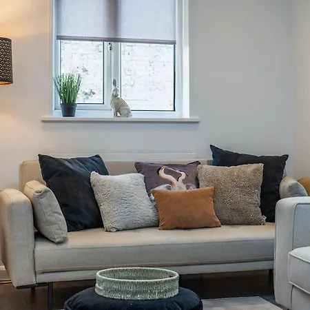 4 Beds - Tooting - 20 Min To - Free Parking
