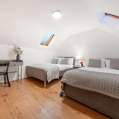 Holiday home 4 Beds - Tooting - 20 Min To - Free Parking