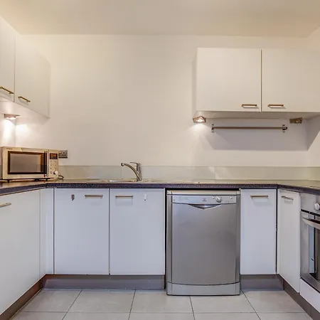 2 Bed In West Hampstead London