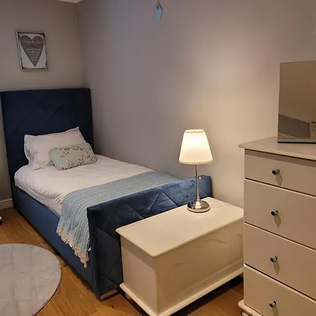 Three Bedroom By Beautiful Park شقة *