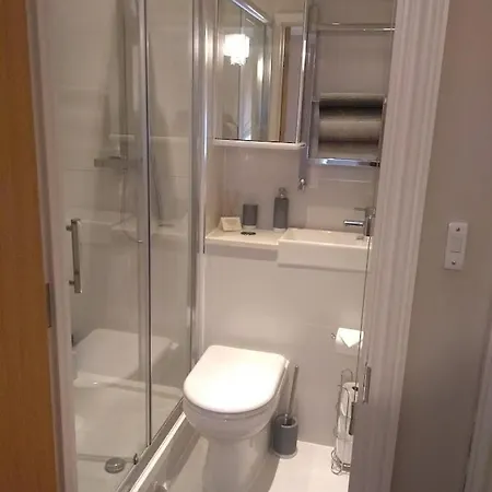 Three Bedroom By Beautiful Park