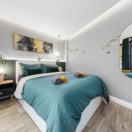 Stylish, Fully Equipped Beside Hyde Park Apartment London