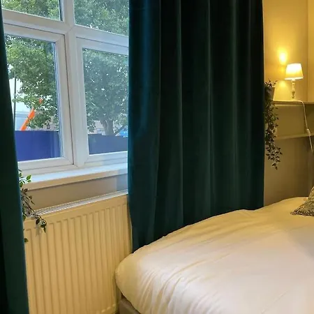 Single Bright Flat In King's Cross